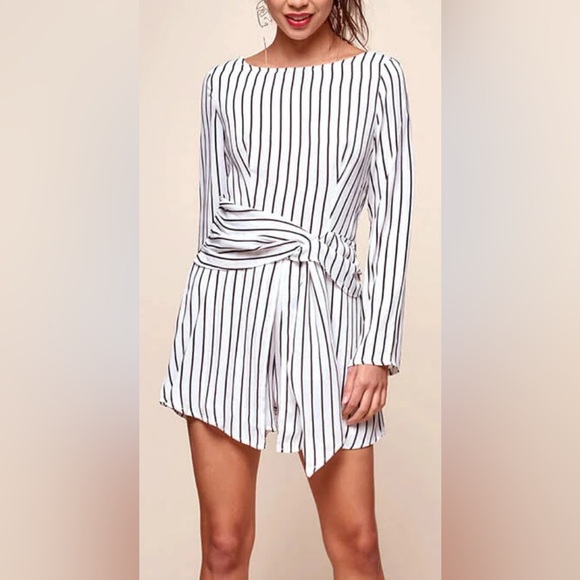 Selfie Leslie Abbey Waist Tie Pin Striped Romper XS - Picture 1 of 11